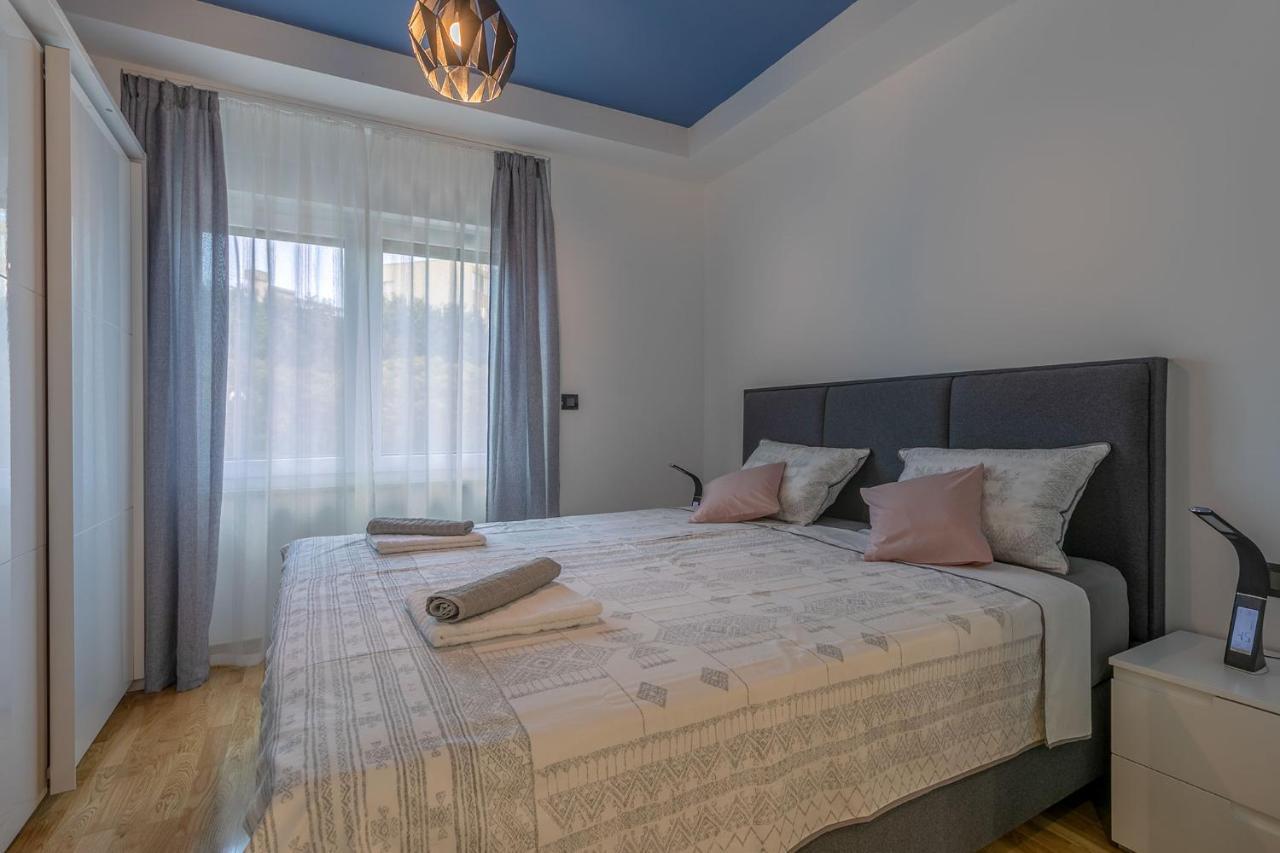 Arena Blue Dream - Modern Apartment With Terrace Pula Exterior photo